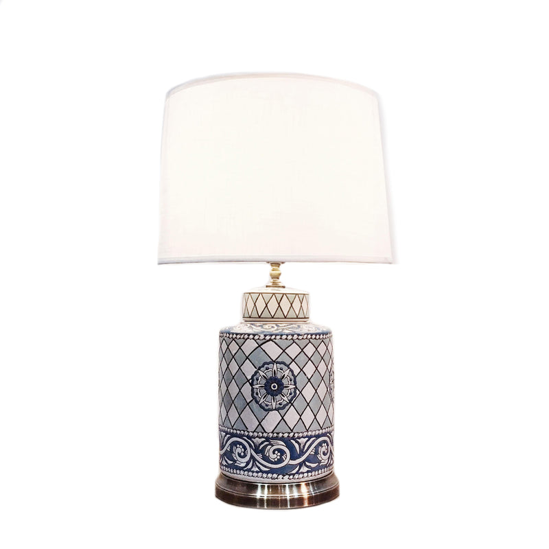 Cylindrical ceramic table lamp with patterns