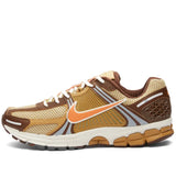 NIKE ZOOM VOMERO 5 - GOLD / BROWN